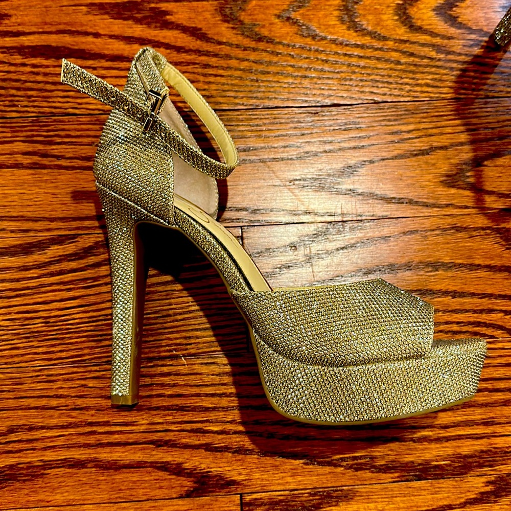 Jessica Simpson Platform Shimmering Gold Sandals Size 9- 
5 inch heel